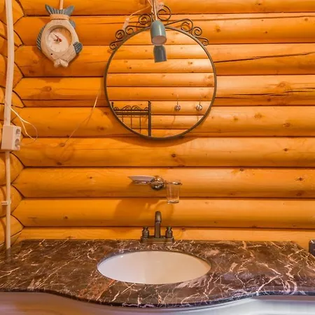 Wooden לינה וארוחת בוקר